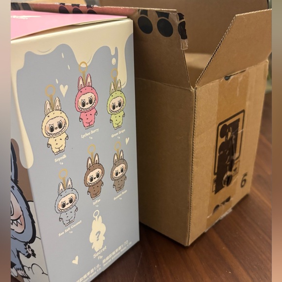 Exciting Macaron Labubu - Sesame Bean - Picture 2 of 4